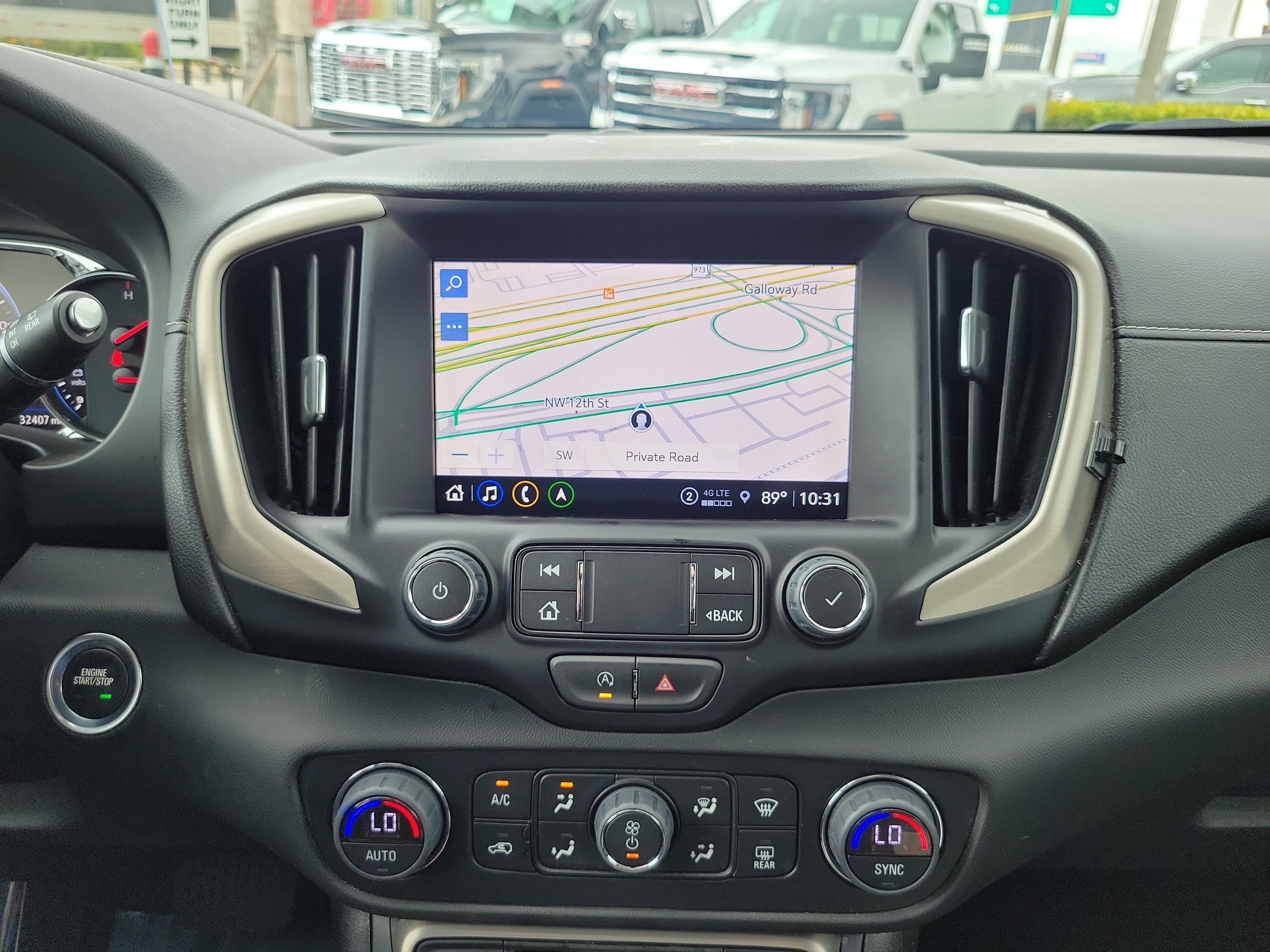 Used 2024 GMC Terrain Denali w/ Denali Premium Package AWD/4WD image 10