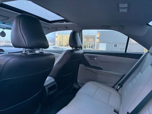 Used 2017 Toyota Camry SE w/ Moonroof Package image 22