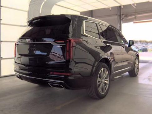 Used 2025 Cadillac XT6 Premium Luxury AWD/4WD image 2