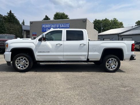 Used 2019 GMC Sierra 2500 Denali w/ Duramax Plus Package AWD/4WD image 1