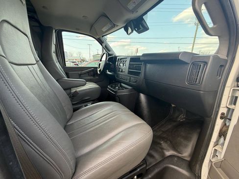 Used 2019 Chevrolet Express 3500 w/ Driver Convenience Package image 12