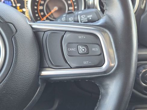 Used 2022 Jeep Wrangler Unlimited Sahara image 28