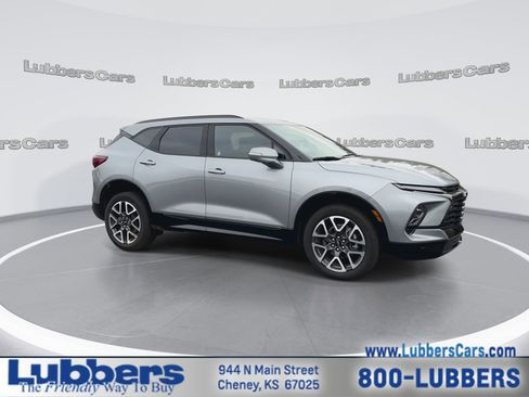 Used 2025 Chevrolet Blazer RS image 2