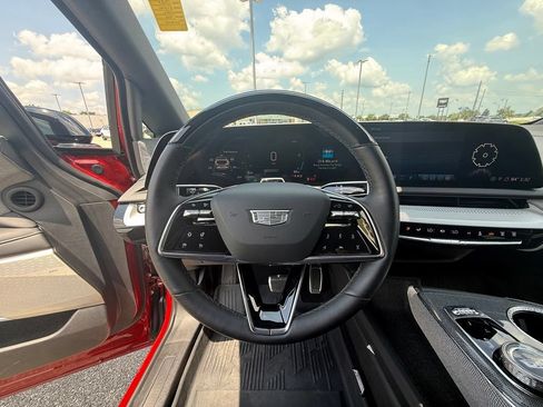Certified 2025 Cadillac Optiq Sport 2 w/ LPO, Floor Liner Package AWD/4WD image 19