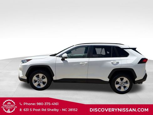 Used 2020 Toyota RAV4 XLE w/ Convenience Package FWD image 12