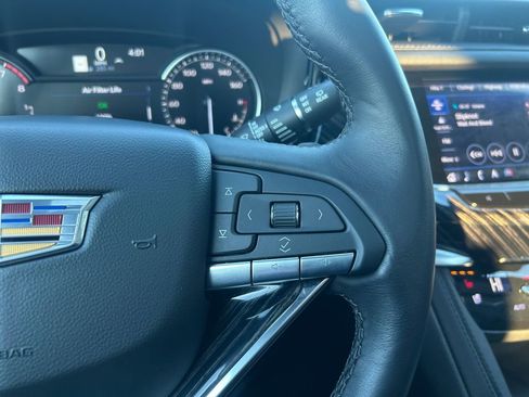 Used 2025 Cadillac XT6 Premium Luxury image 18