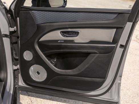 Certified 2025 Bentley Bentayga AWD/4WD image 59