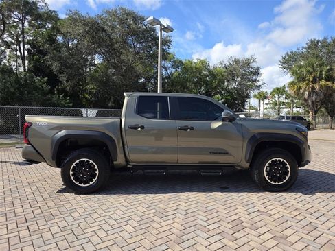 Certified 2025 Toyota Tacoma TRD Off-Road image 12