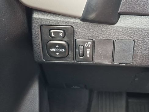 Used 2018 Toyota Corolla LE FWD image 27