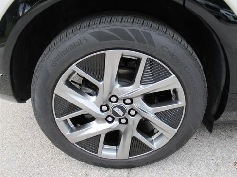 Certified 2025 Cadillac Optiq Luxury 2 w/ LPO, Floor Liner Package AWD/4WD image 9