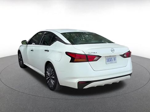 Used 2025 Nissan Altima 2.5 SV FWD image 11