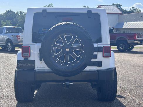 Used 2014 Jeep Wrangler Unlimited Sahara AWD/4WD image 4