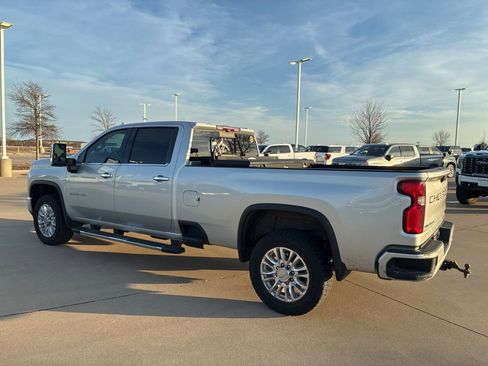 Used 2020 Chevrolet Silverado 2500 High Country w/ Technology Package image 3