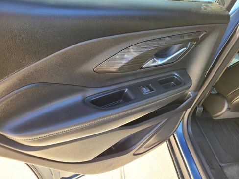 Used 2024 GMC Terrain SLT w/ Elevation Edition FWD image 17