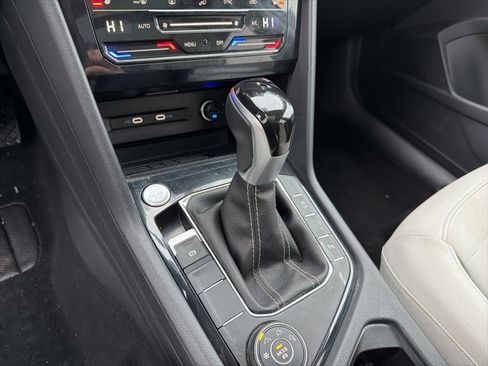 Used 2025 Volkswagen Taos SE image 27