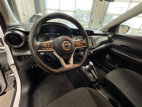 Used 2022 Nissan Kicks S image 15