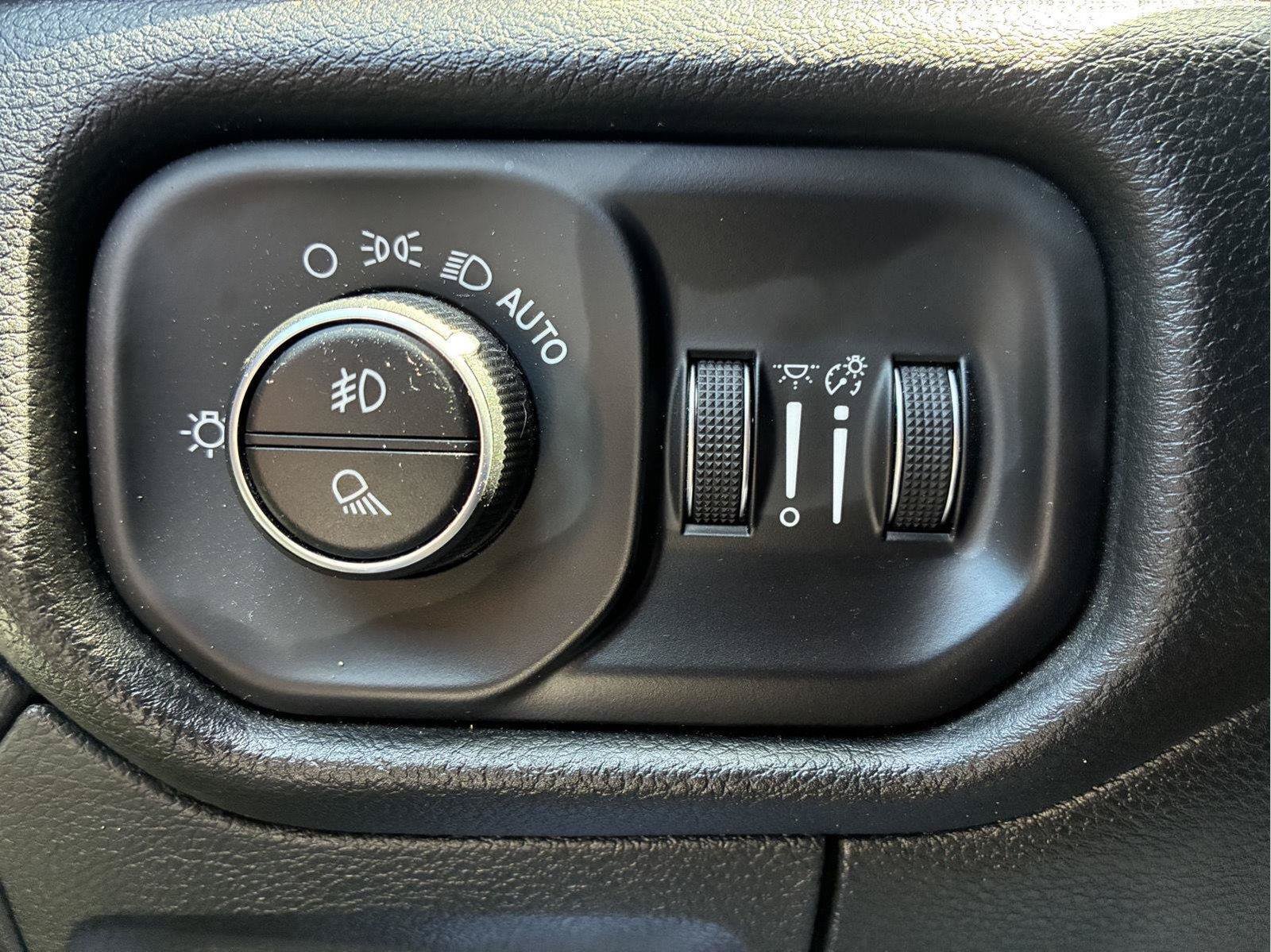 Used 2024 RAM 1500 Laramie AWD/4WD image 20