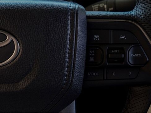 Used 2025 Toyota Tacoma TRD Sport image 17