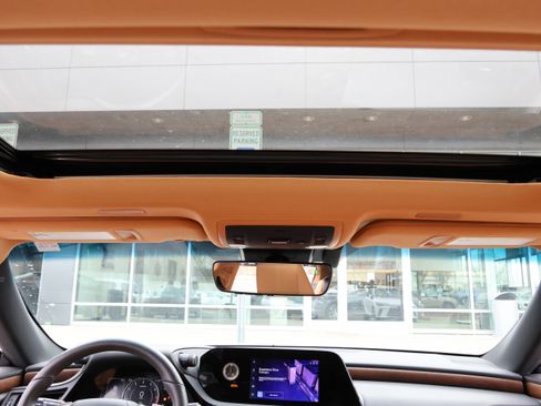 Used 2024 Lexus ES 350 w/ Premium Package image 30