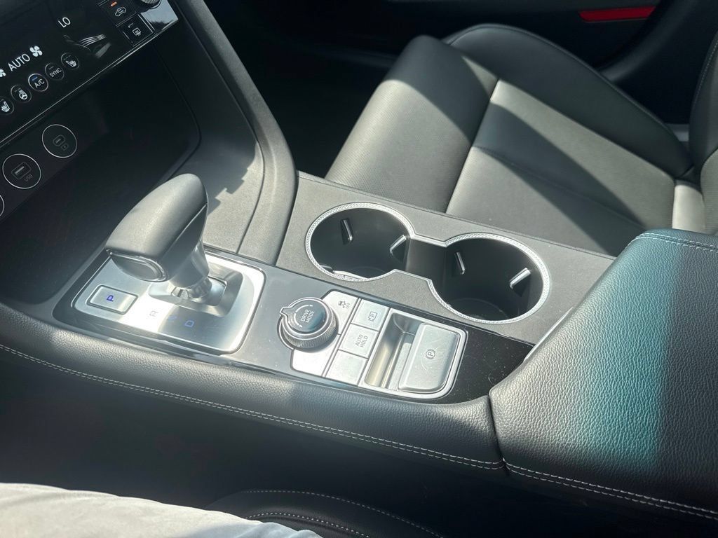 Used 2025 Genesis G70 2.5T AWD/4WD image 8