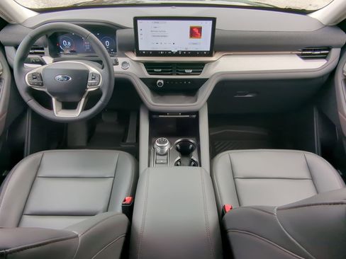 Used 2025 Ford Explorer Active w/ Active Comfort Package image 13