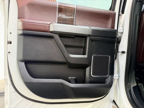 Used 2017 Ford F250 Platinum w/ Platinum Ultimate Package image 35