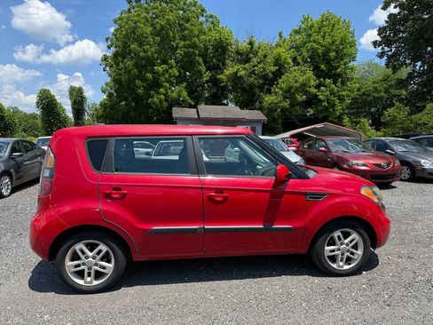 Used 2011 Kia Soul + FWD image 23