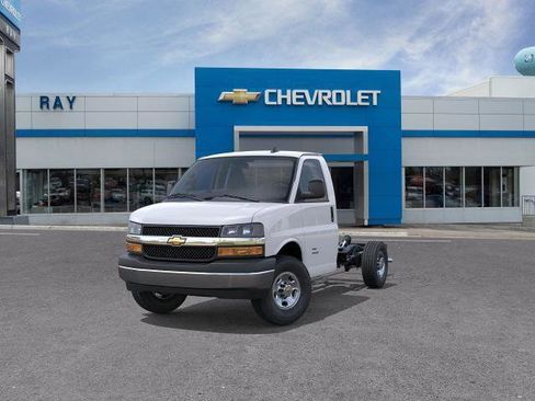New 2025 Chevrolet Express 3500 w/ Power Convenience Package image 35