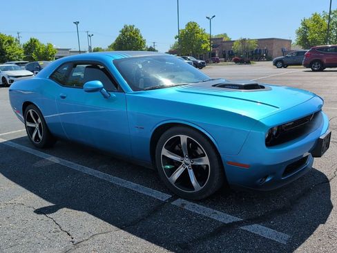 Used 2015 Dodge Challenger R/T RWD image 2