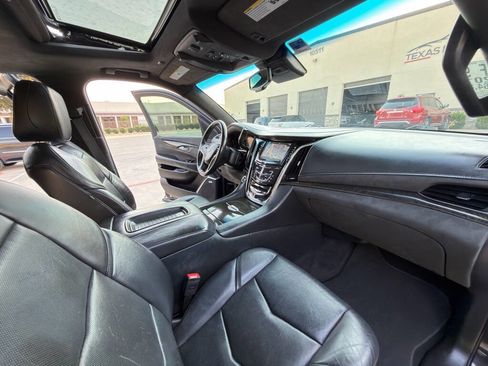 Used 2016 Cadillac Escalade ESV Platinum AWD/4WD image 33