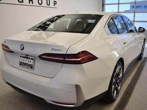 New 2027 BMW 530i xDrive w/ Premium Package AWD/4WD image 4