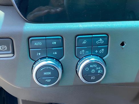 Used 2023 GMC Sierra 1500 SLT w/ SLT Premium Package AWD/4WD image 15