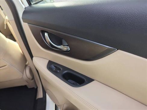 Used 2016 Nissan Rogue SV FWD image 27