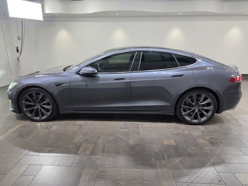 Used 2020 Tesla Model S Long Range Plus image 3