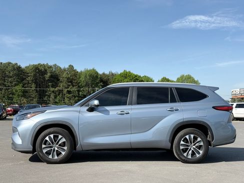 Used 2023 Toyota Highlander XLE image 12