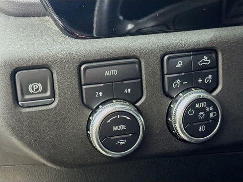Used 2024 GMC Sierra 1500 SLT AWD/4WD image 22