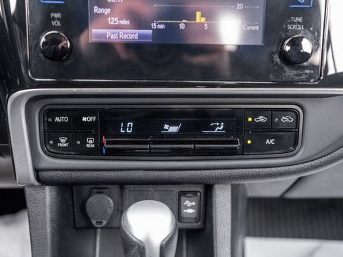 Used 2019 Toyota Corolla LE FWD image 26