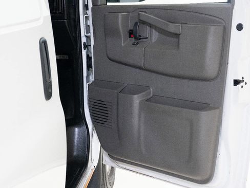 Used 2018 Chevrolet Express 3500 Extended w/ Driver Convenience Package image 23