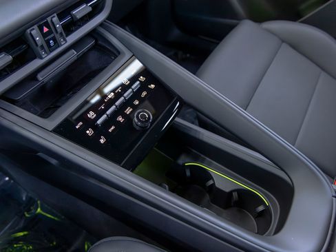 New 2025 Porsche Macan 4 Electric AWD/4WD image 37