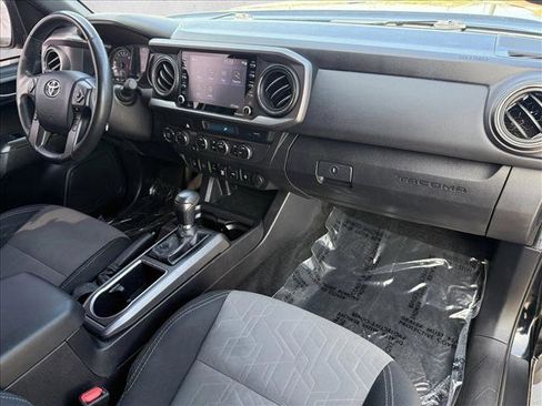 Used 2021 Toyota Tacoma TRD Off-Road image 13