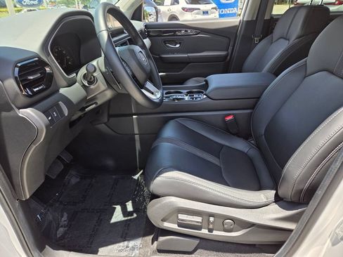 Certified 2025 Honda Pilot EX-L image 9