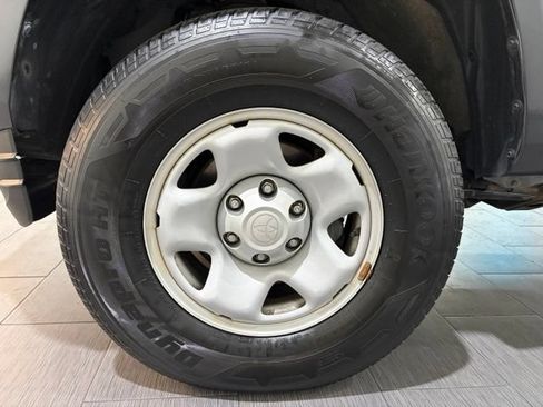 Used 2023 Toyota Tacoma SR AWD/4WD image 22