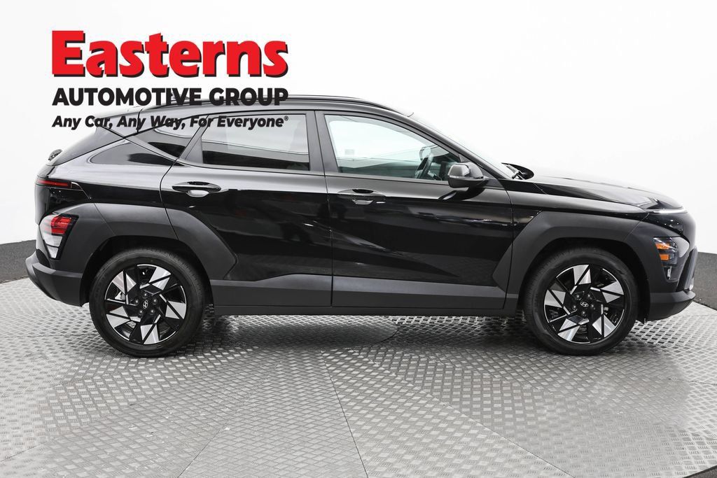Used 2024 Hyundai Kona SEL FWD image 3