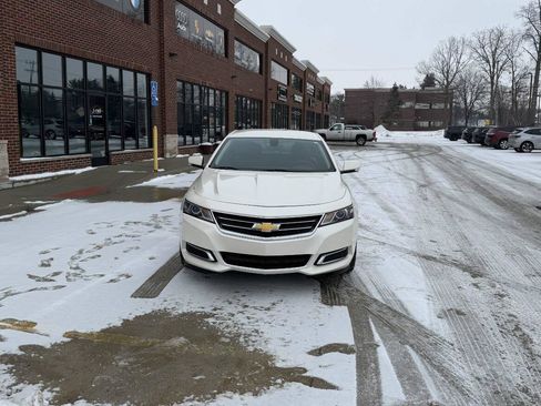 Used 2014 Chevrolet Impala LT w/ Convenience Package image 3