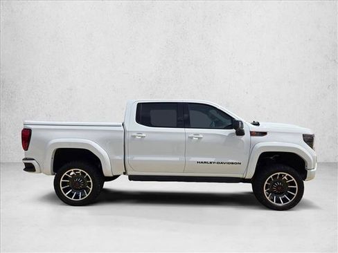 Used 2024 GMC Sierra 1500 AT4 w/ Technology Package AWD/4WD image 4