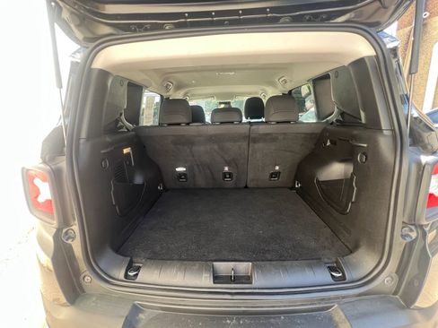 Used 2022 Jeep Renegade Latitude AWD/4WD image 10