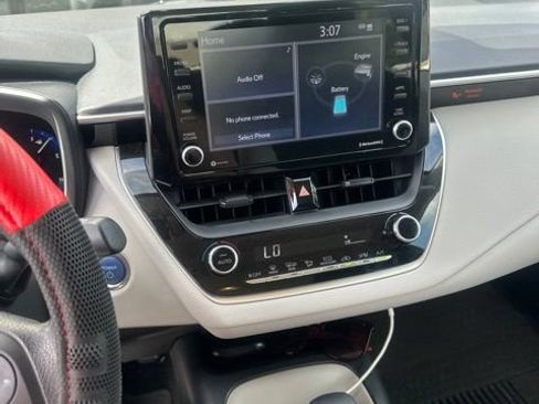Used 2022 Toyota Corolla LE FWD image 6