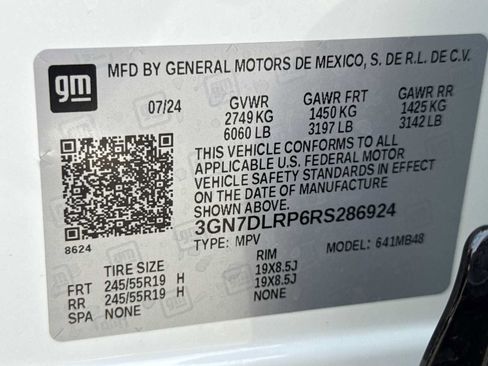 Used 2024 Chevrolet Equinox EV LT FWD image 25