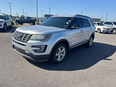 Used 2016 Ford Explorer XLT AWD/4WD image 7