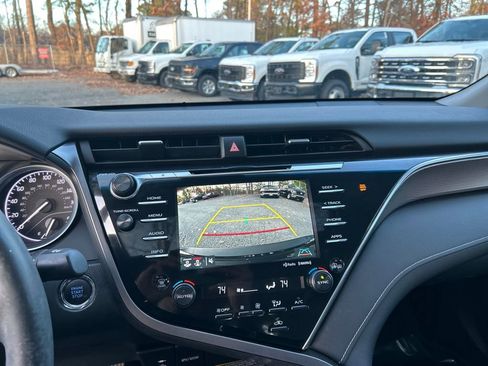 Used 2018 Toyota Camry L image 17